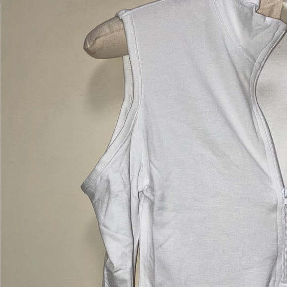 NWT White Cold Shoulder Bodysuit with Mock Turtleneck and Front Zipper XS - Picture 5 of 7